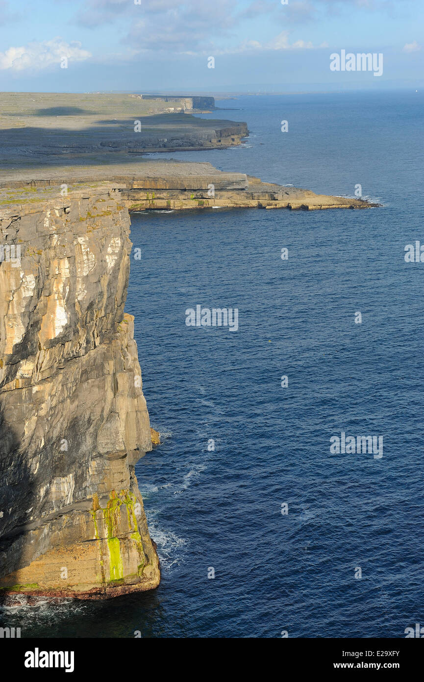 Sea cliffs aran islands hi-res stock photography and images - Alamy