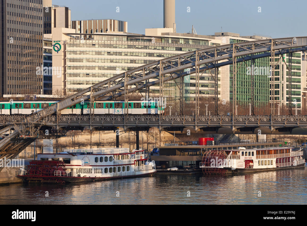 France, Paris, Austerlitz viaduct and subway line 5, Quai de Bercy business district and the Gare de Lyon Stock Photo