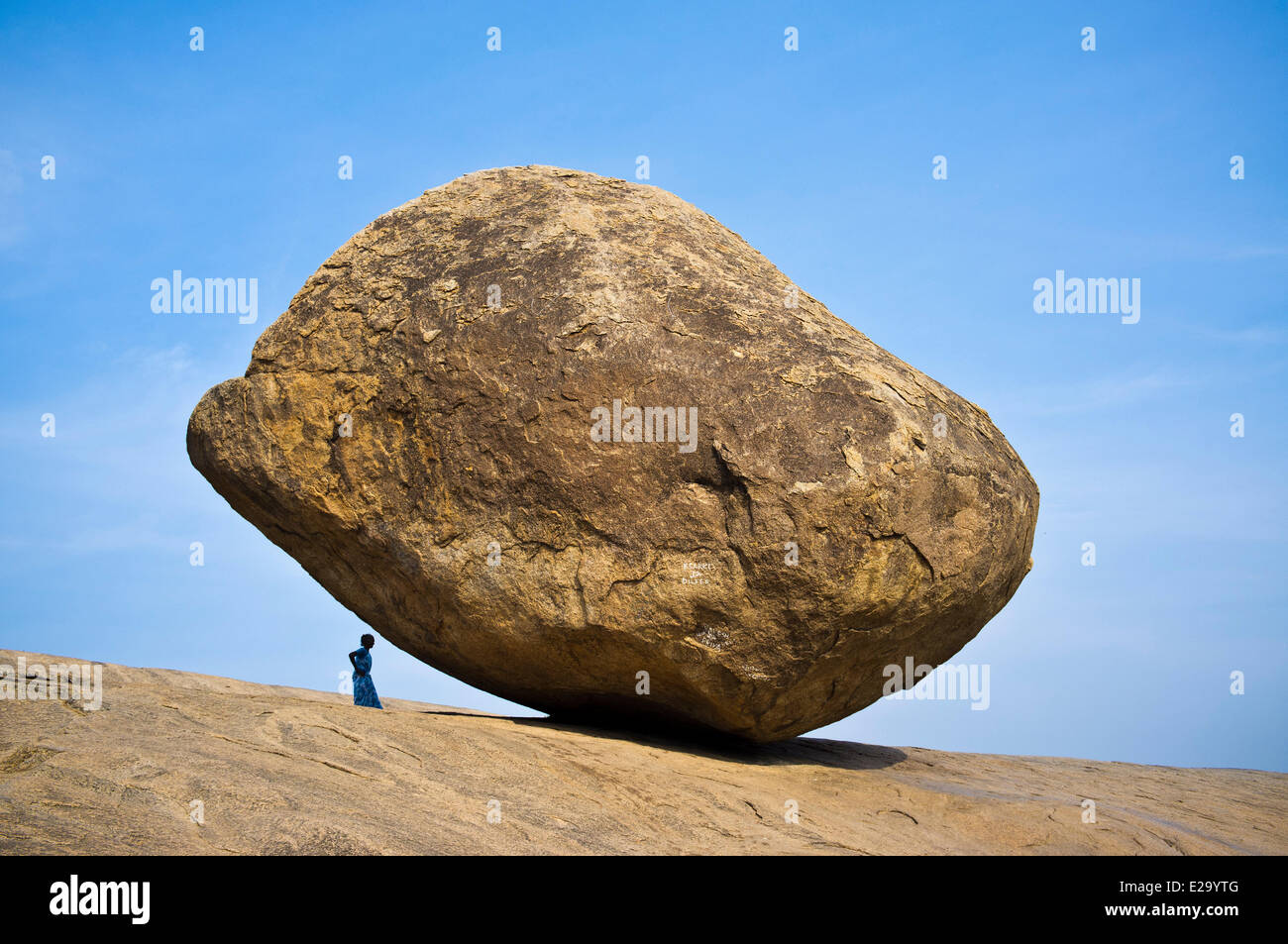 Krishna butter ball natural boulder in Mahabalipuram Mamallapuram near  Chennai, Tamil Nadu, South India, India, Asia. UNESCO World Heritage Site  Stock Photo - Alamy