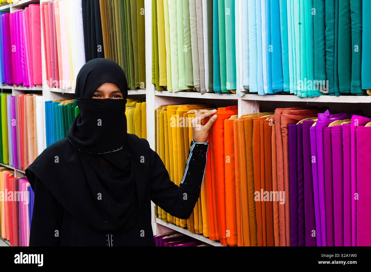 India, Andhra Pradesh state, Hyderabad, Laad bazar, veiled woman in a textile fabric shop Stock Photo