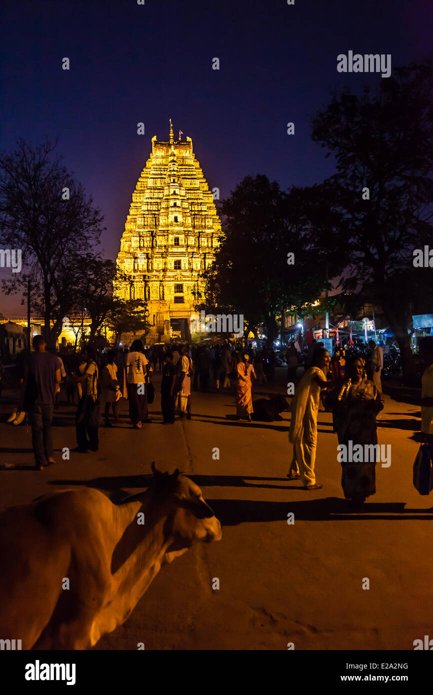 India, Karnataka state, Hampi, bazar before the Virupaksha temple by night, listed as World Heritage by UNESCO Stock Photo