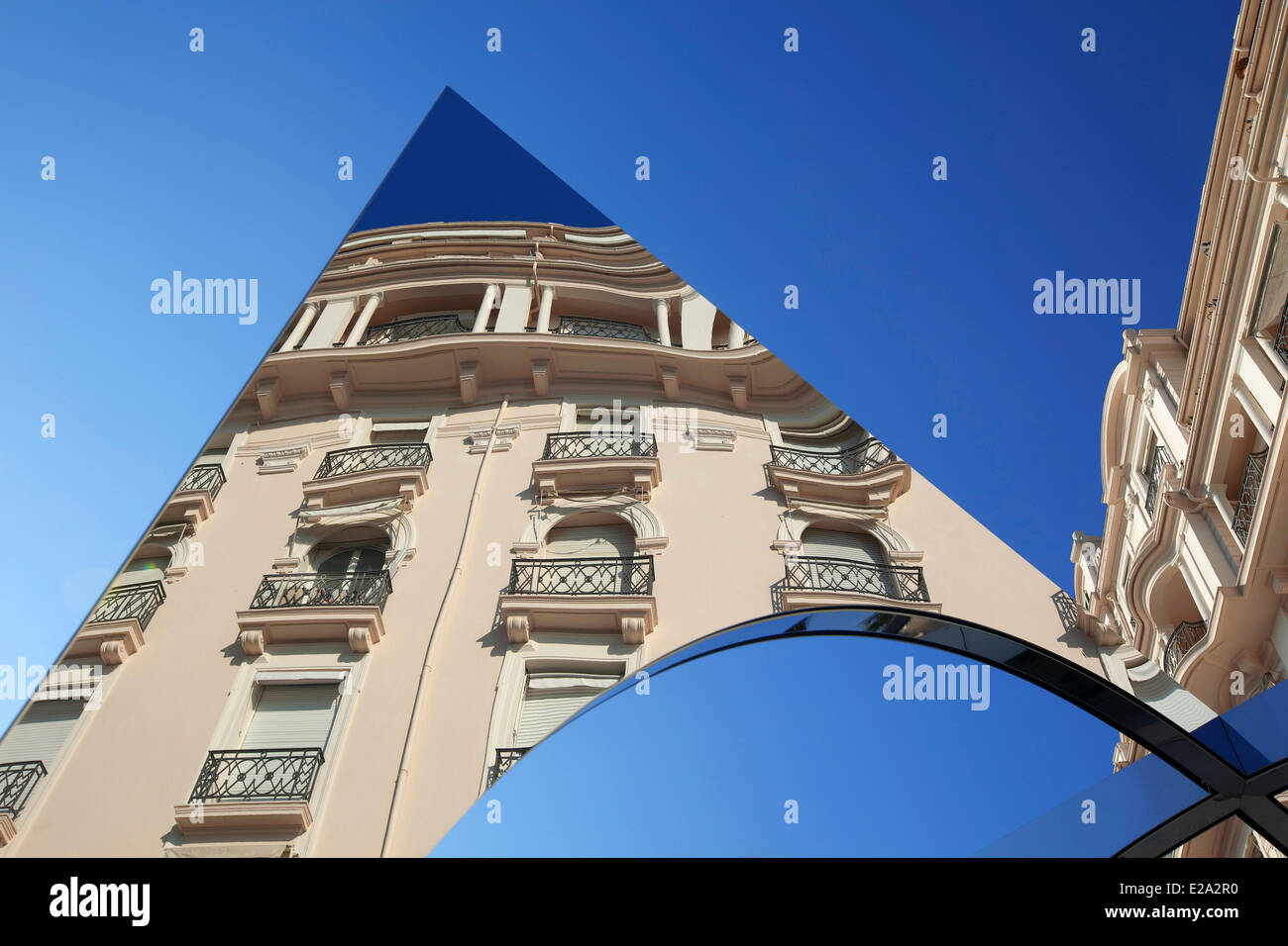 France, Alpes Maritimes, Cannes, Boulevard de La Croisette, sculpture in front of luxury boutiques Stock Photo