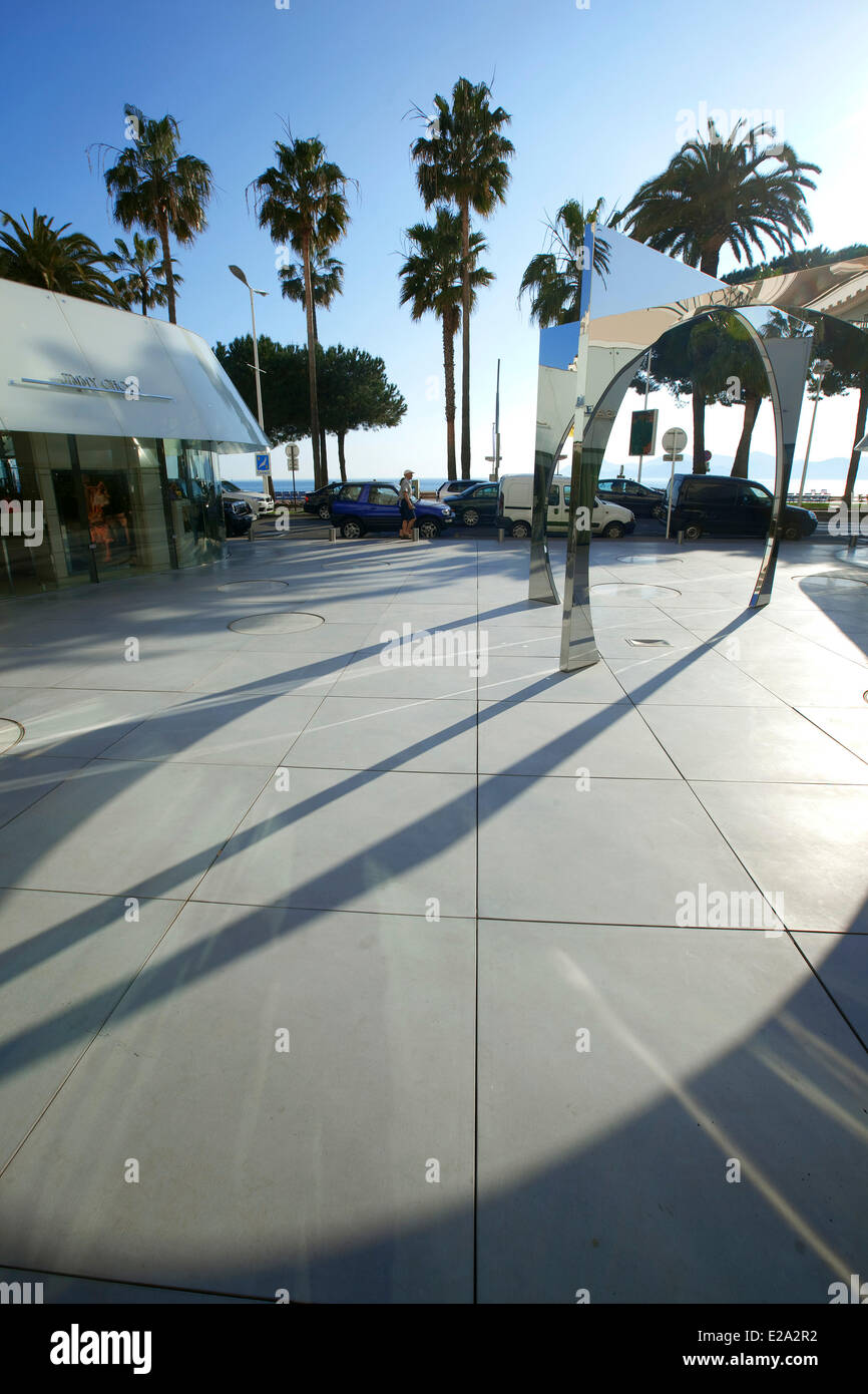 France, Alpes Maritimes, Cannes, Boulevard de La Croisette, luxury boutiques Stock Photo