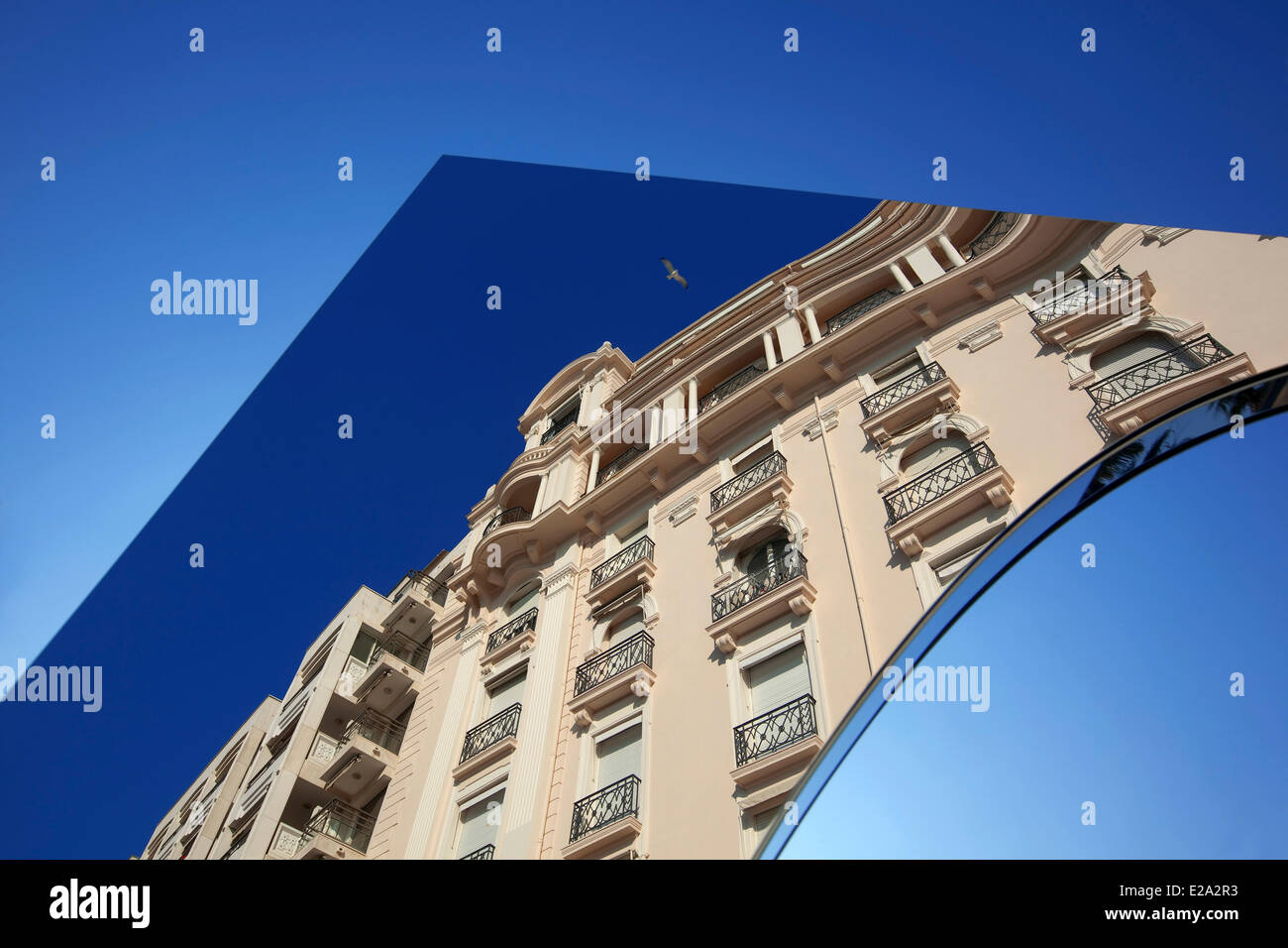 France, Alpes Maritimes, Cannes, Boulevard de La Croisette, sculpture in front of luxury boutiques Stock Photo