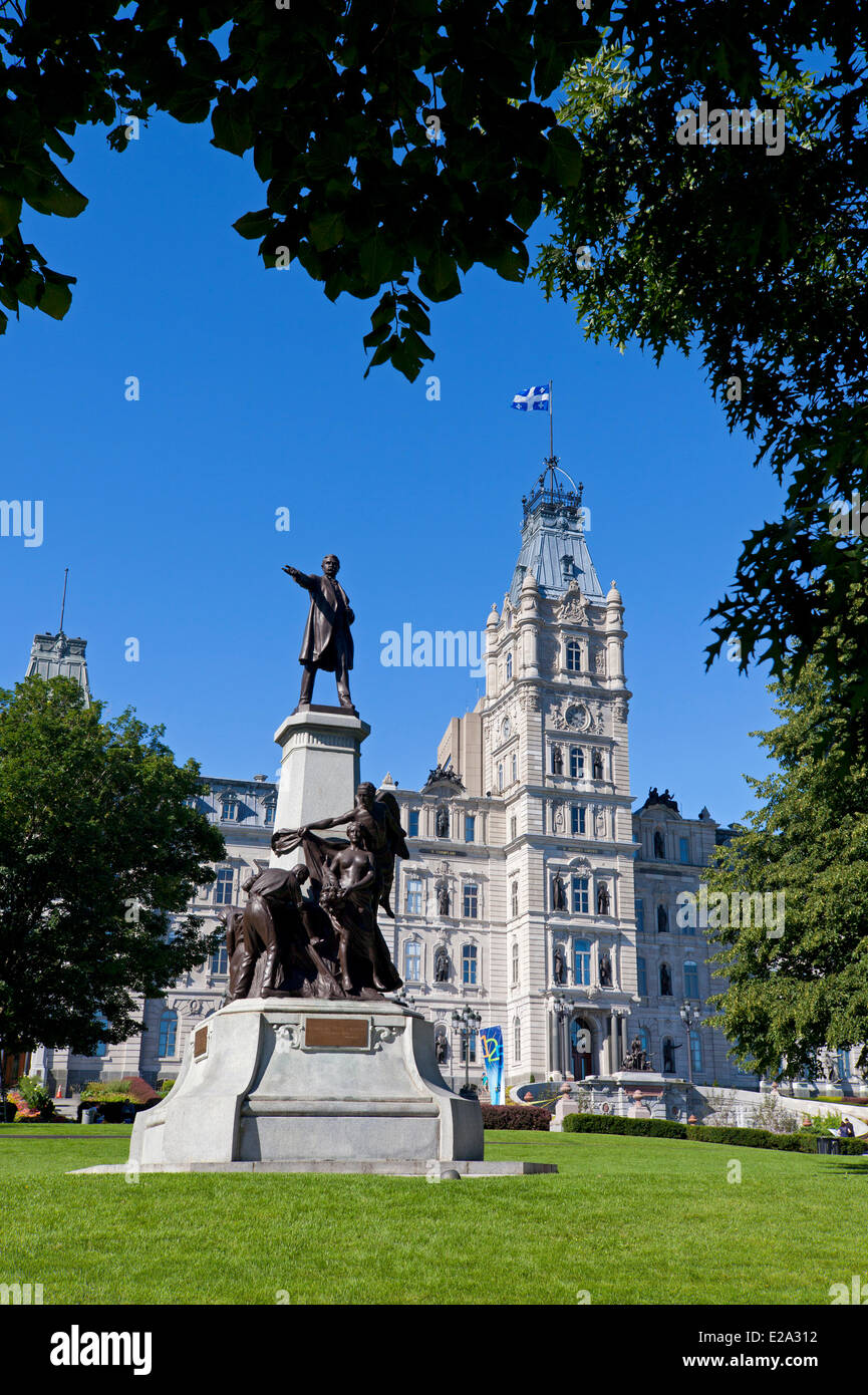 Canada, Quebec Province, Quebec City, the parliament, the tower and the flag of Quebec Stock Photo