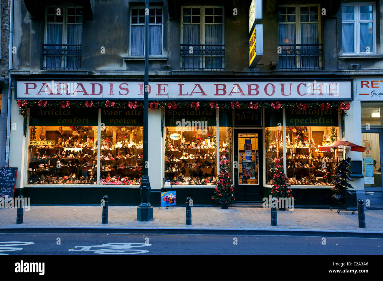 Belgium, Brussels, Street of the Dyers, shoe store Stock Photo - Alamy