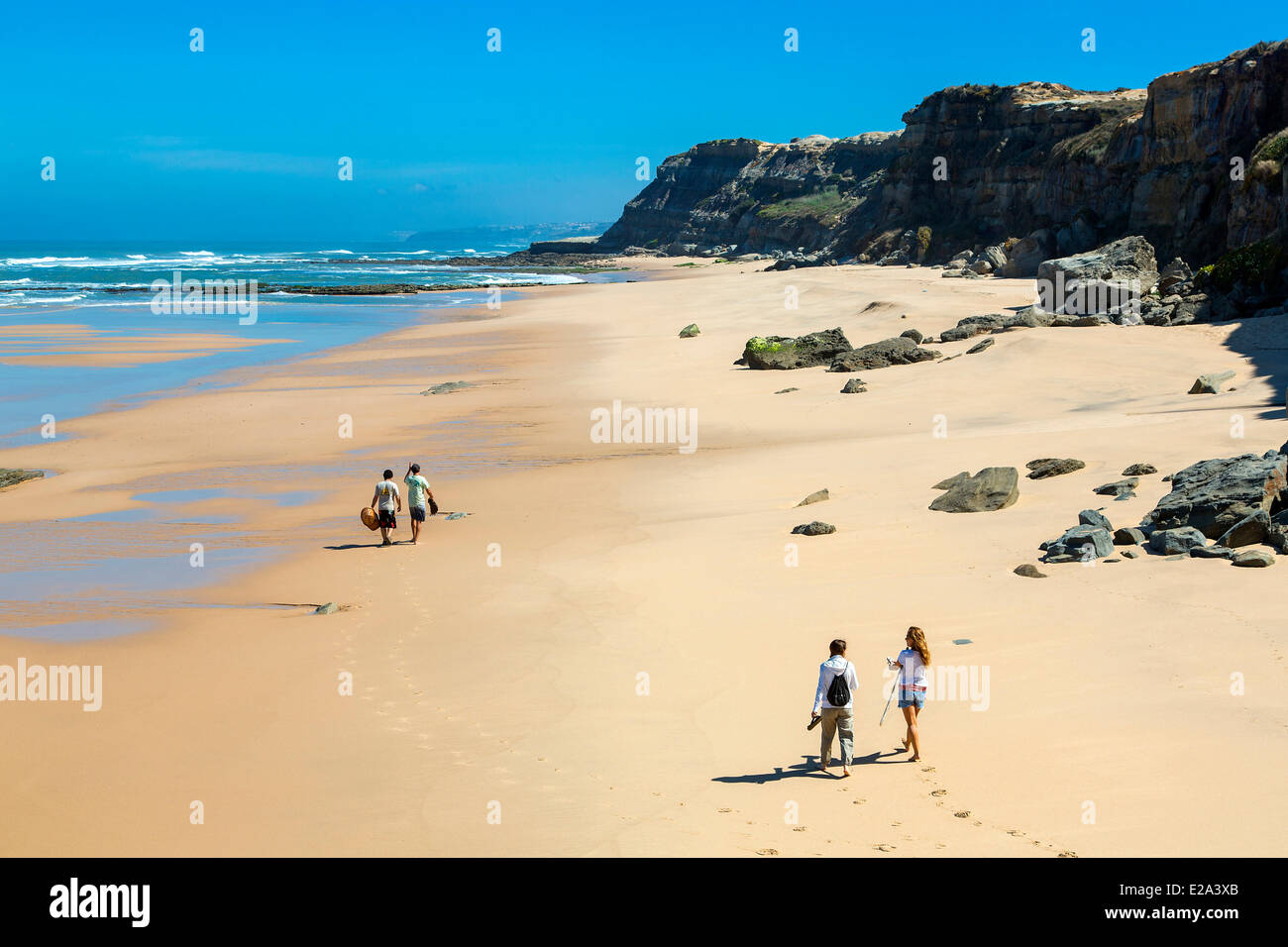 Portugal, Centro Region, a Dos Cunhados, Areias do Seixo Charm Hotel and Residences, Guest going to the beach Stock Photo