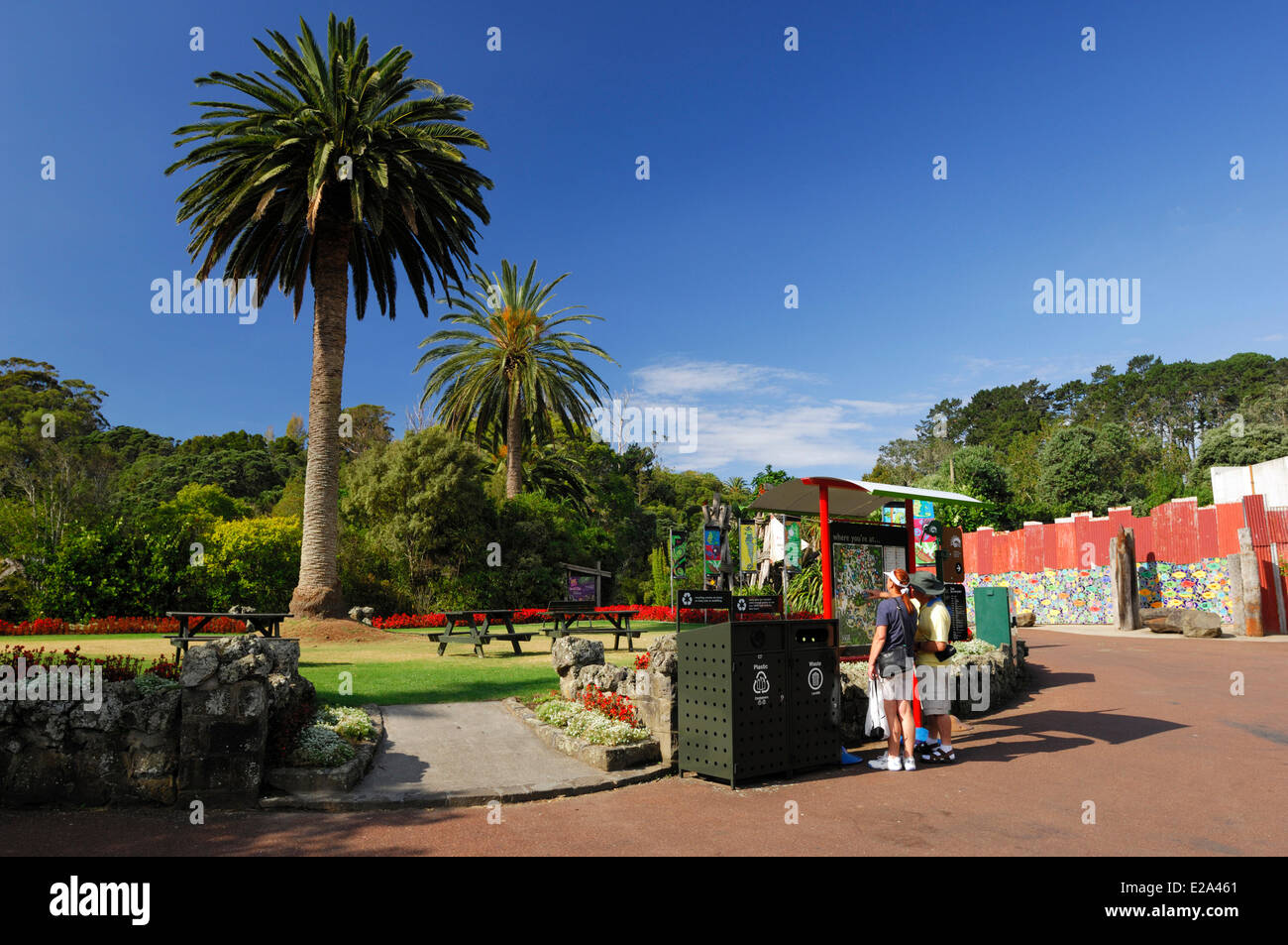 New Zealand, North Island, Auckland, zoo, people looking at a map Stock Photo