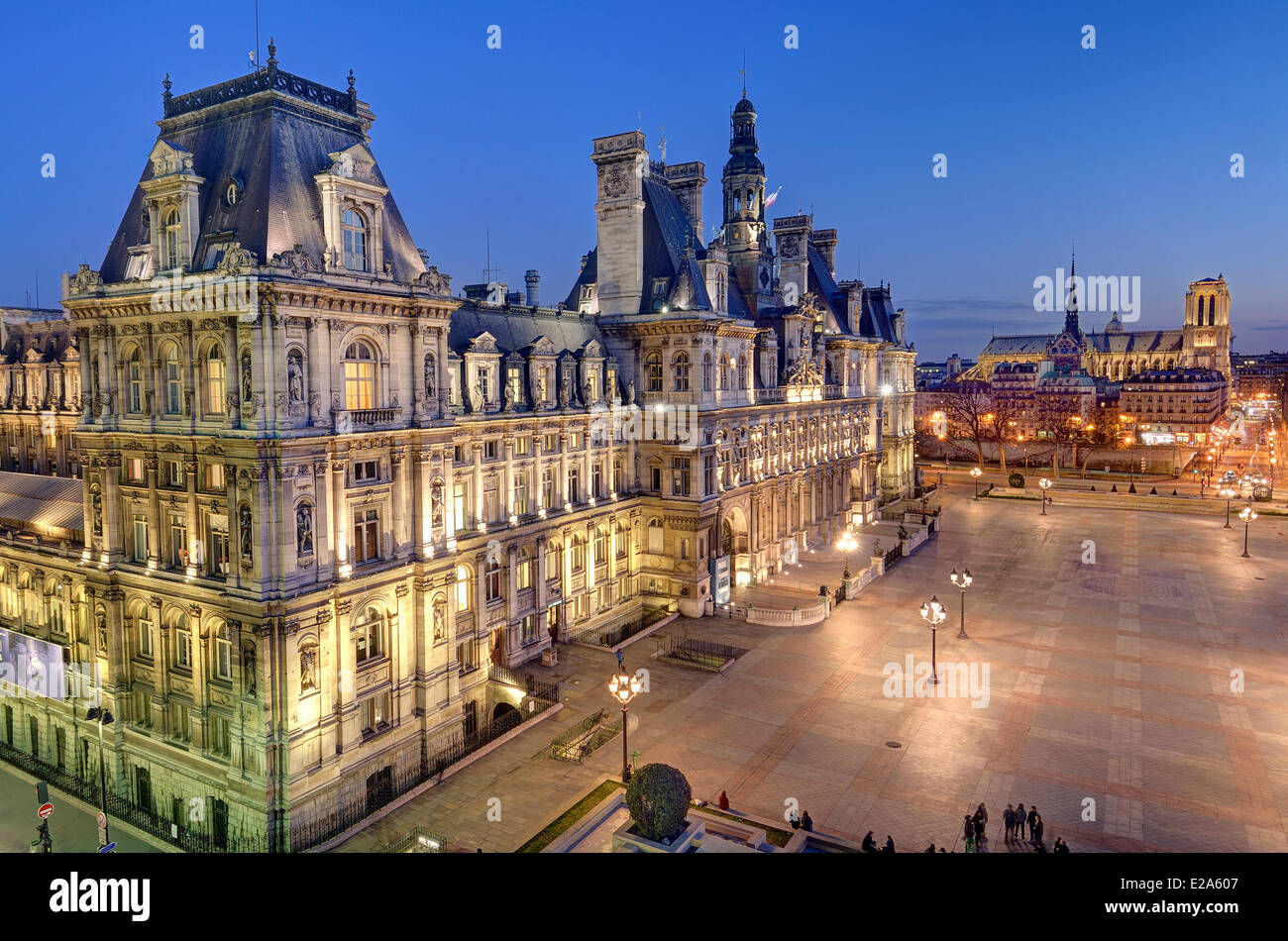 France, Paris, the Hotel de Ville (City Hall) and Notre-Dame cathedral ...