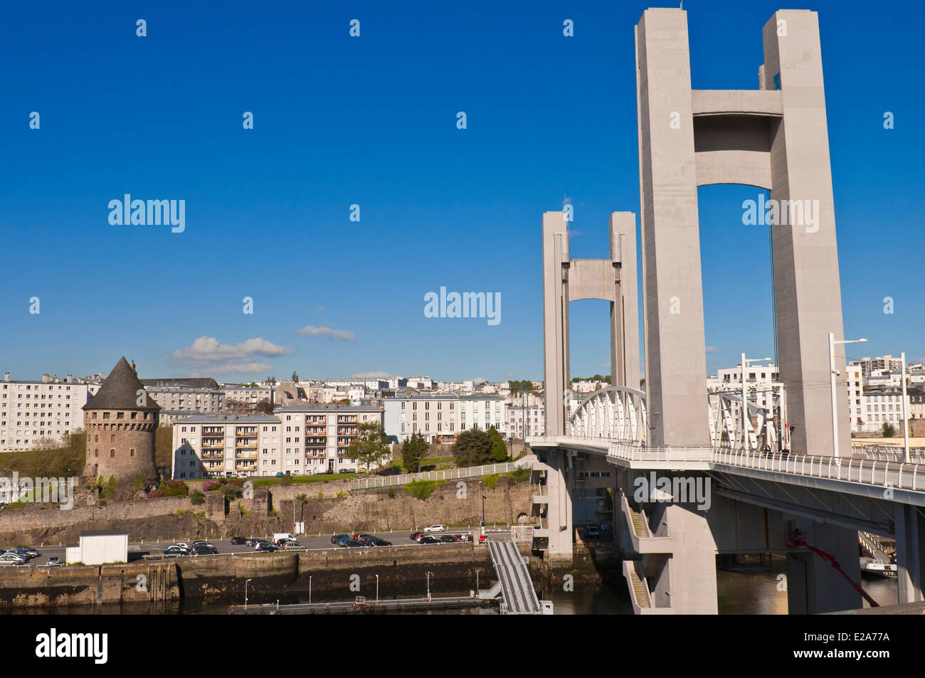 France, Finistere, Brest, the new Recouvrance bridge span is a lift bridge that crosses the Penfeld river and the Motte-Tanguy Stock Photo
