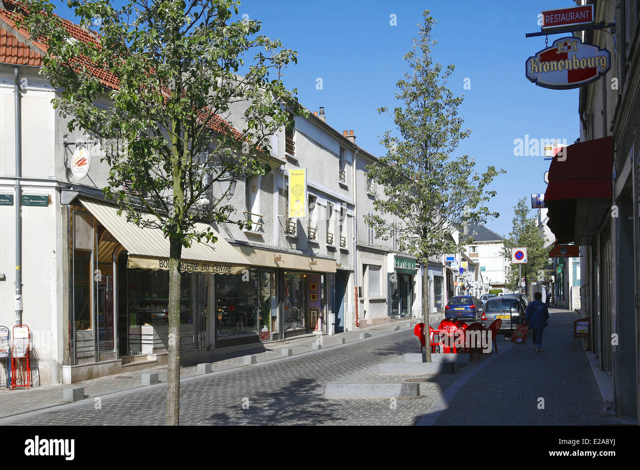 France Seine Saint Denis Noisy Le Grand Rue Pierre Brossolette Stock Photo Alamy