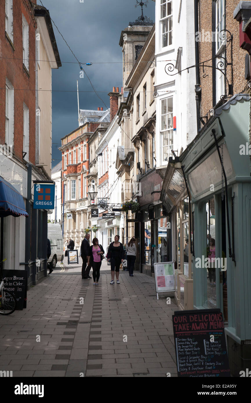 Historic buildings in Little Brittox shopping street, Devizes ...