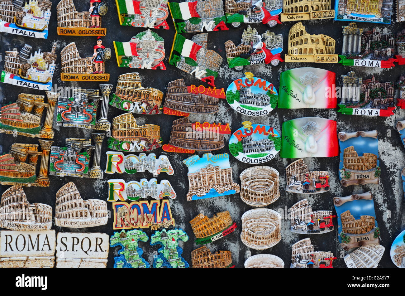 Souvenir italiano per la vendita a Roma Foto stock - Alamy