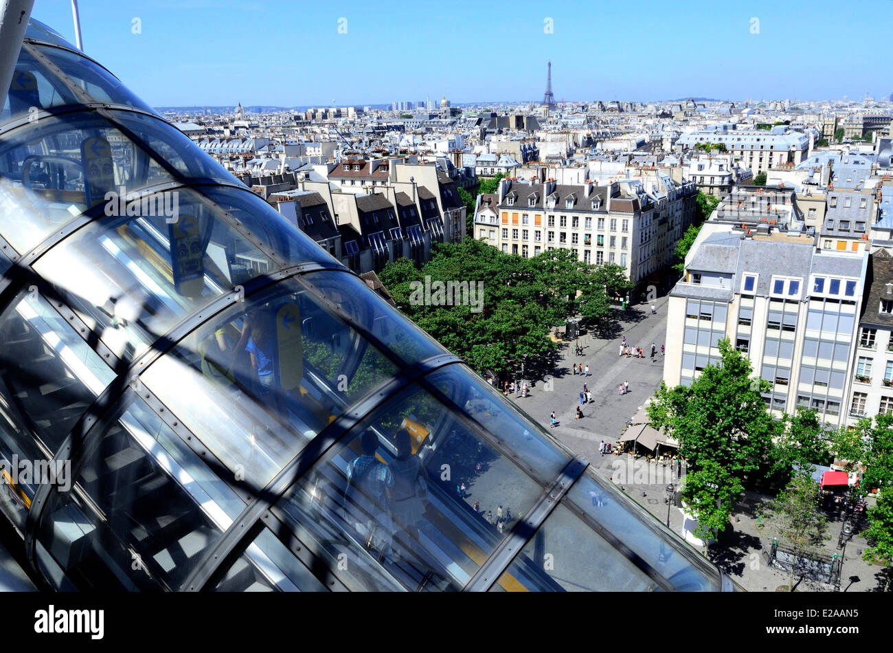 France, Paris, rooftops and the Eiffel Tower in the background seen from the top of Centre Pompidou or Beaubourg, by architects Stock Photo