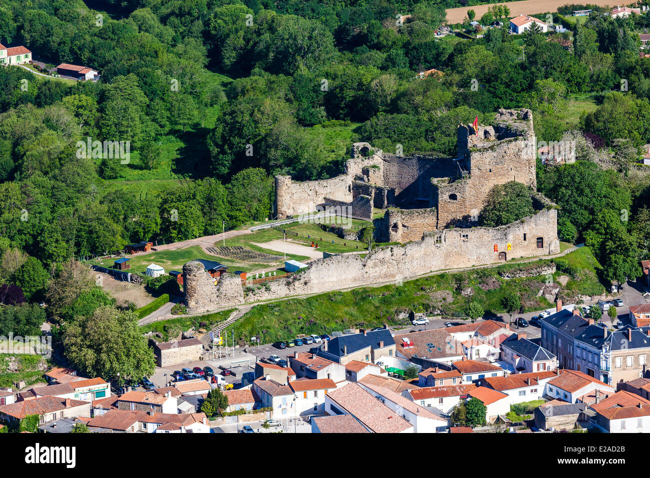 Talmont saint hilaire castle hires stock photography and images Alamy