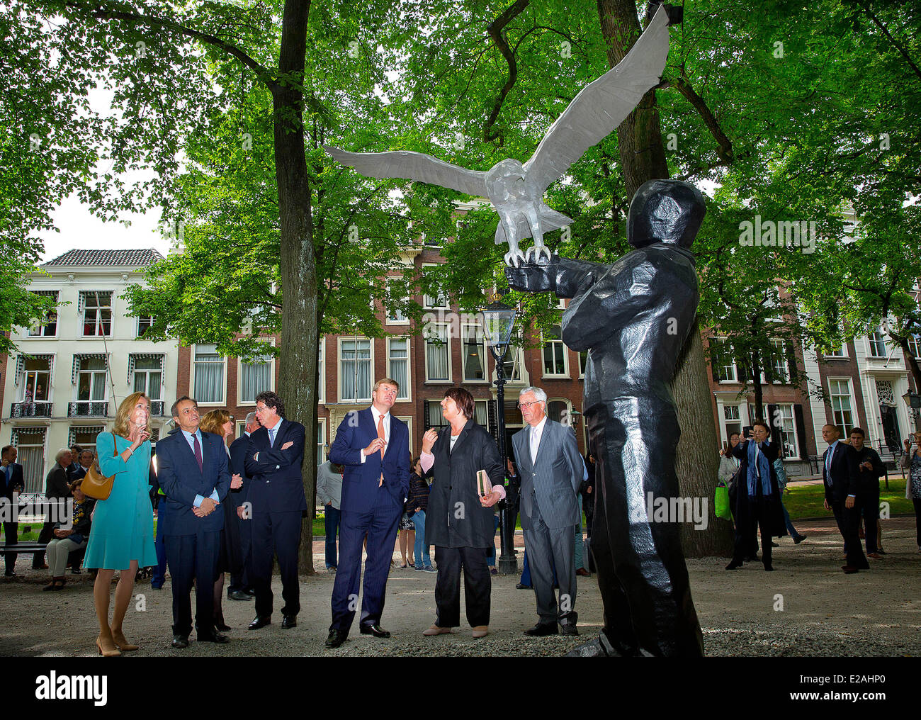 The Hague, Netherlands. 17th June, 2014. Dutch King Willem-Alexander (3-L) looks at an artpiece that is part of the sculpture exposition named 'Grandeur - French sculpture arts from Laurens till now' at the street Lange Voorhout in The Hague, Netherlands, 17 June 2014. Photo: RPE-Albert Nieboer - NO WIRE SERVICE/dpa/Alamy Live News Stock Photo