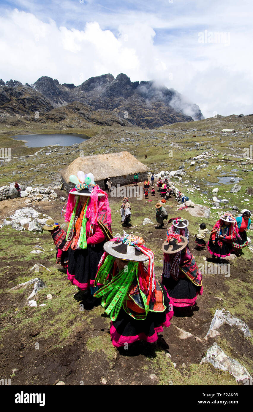 Peru, Carabaya Cordillera, Sinakara Range, Cuzco Province, Q'ero indigenous people, the ultimate descendants of Incas, Japu Stock Photo