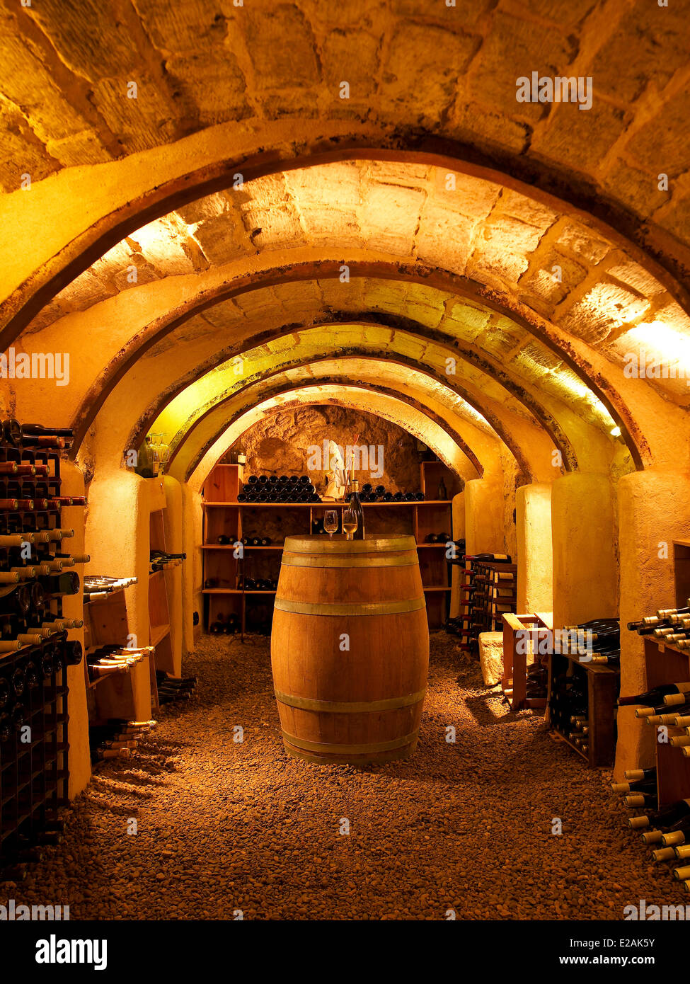France, Indre et Loire, feature : The Big Tours, wine cellar restaurant Saint -Honore Stock Photo