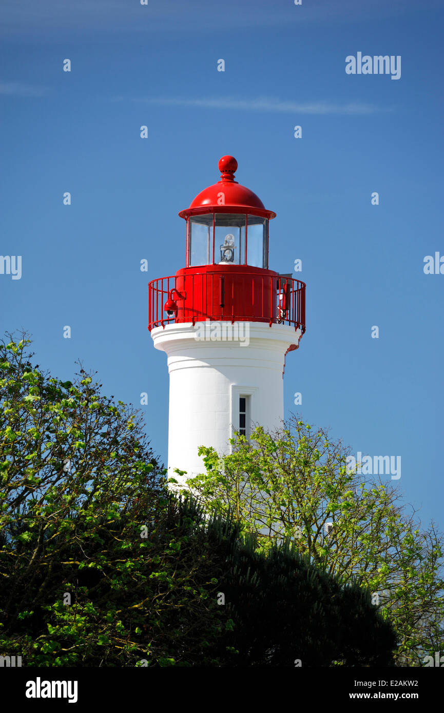 France, Charente Maritime, La Rochelle, Lanterne rouge (red lantern), lighthouse of the old port Stock Photo