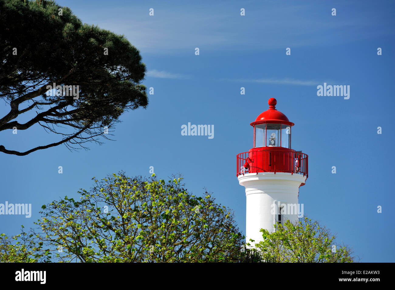 France, Charente Maritime, La Rochelle, Lanterne rouge (red lantern), lighthouse of the old port Stock Photo