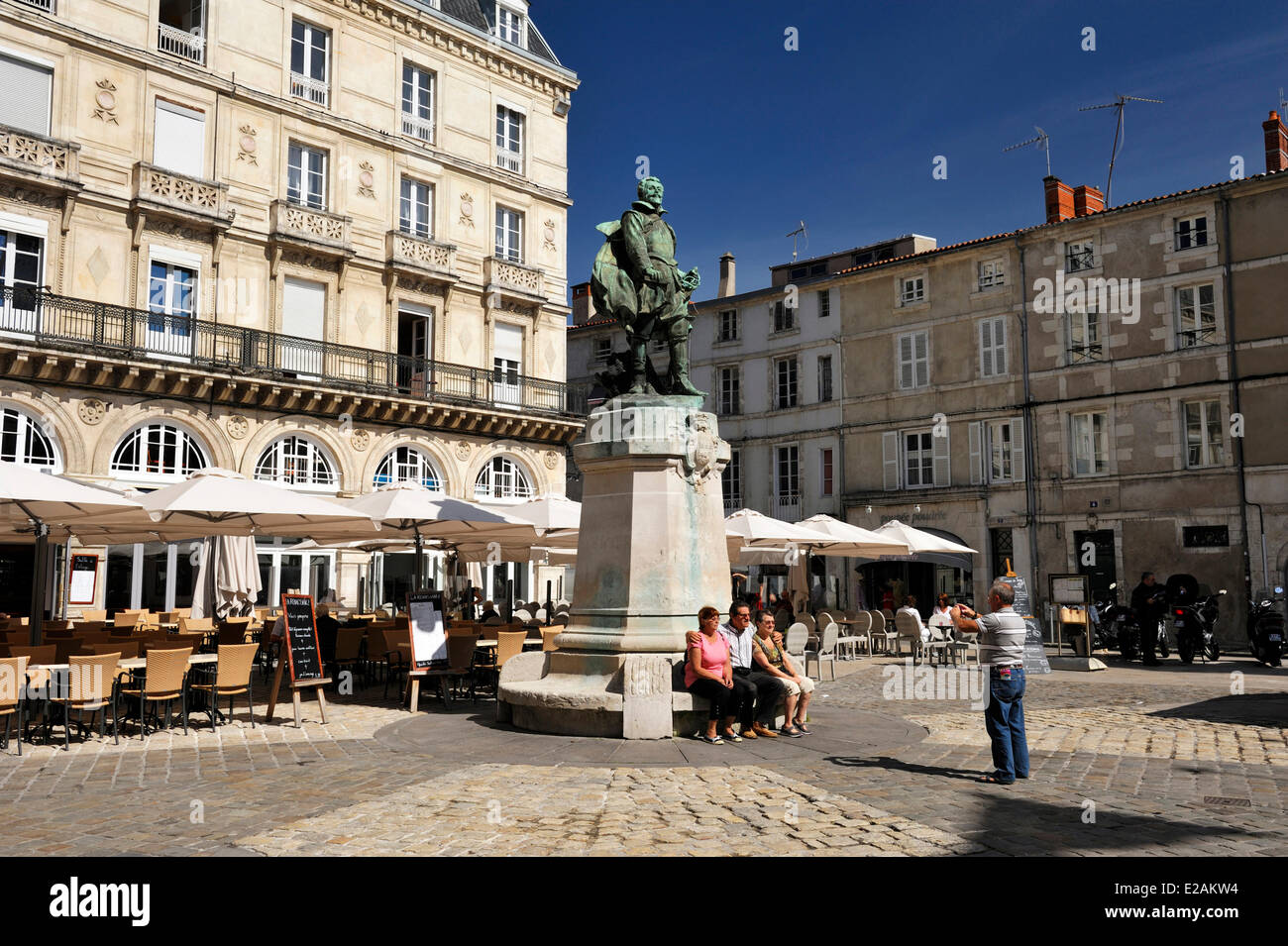 France, Charente Maritime, La Rochelle, town hall Square, statue of Jean  Guiton former mayor of La Rochelle in the 15th century Stock Photo - Alamy