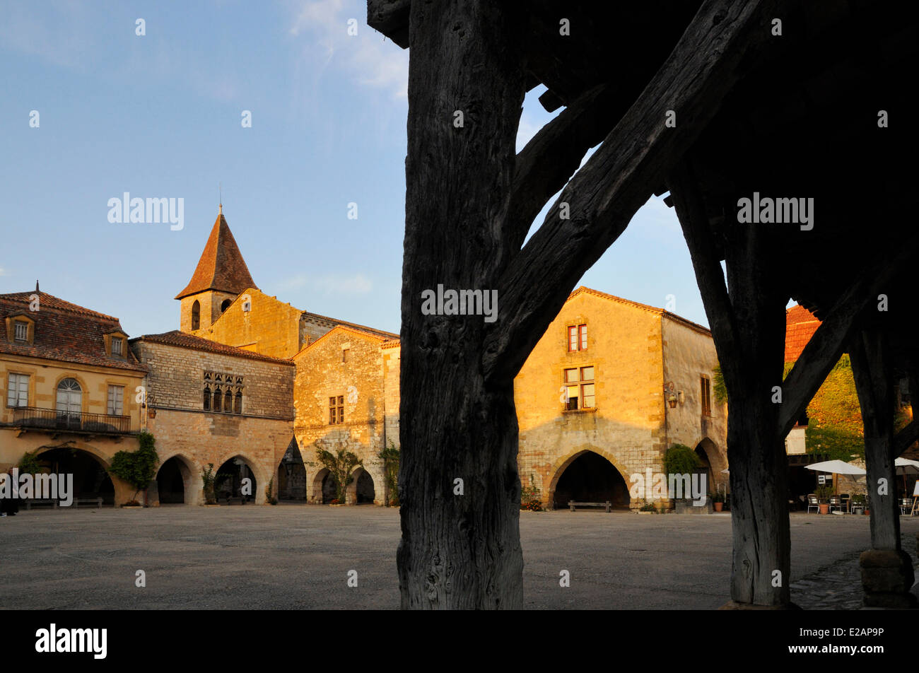 France, Dordogne, Perigord Pourpre, Monpazier, labelled Les Plus Beaux Villages de France (The Most Beautiful Villages in Stock Photo