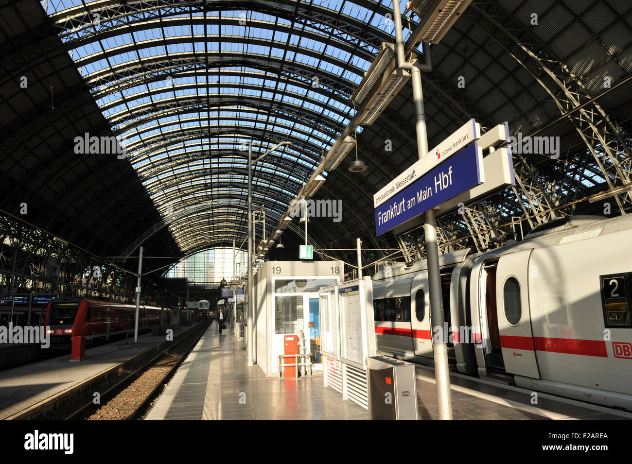 Frankfurt am main hauptbahnhof hi-res stock photography and images - Alamy