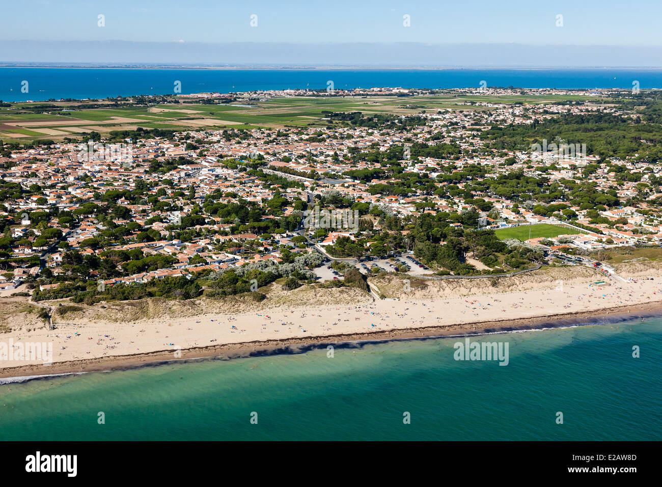 France, Charente Maritime, Ile de Re, Le Bois Plage, Gollandieres beach and  the village (aerial view Stock Photo - Alamy