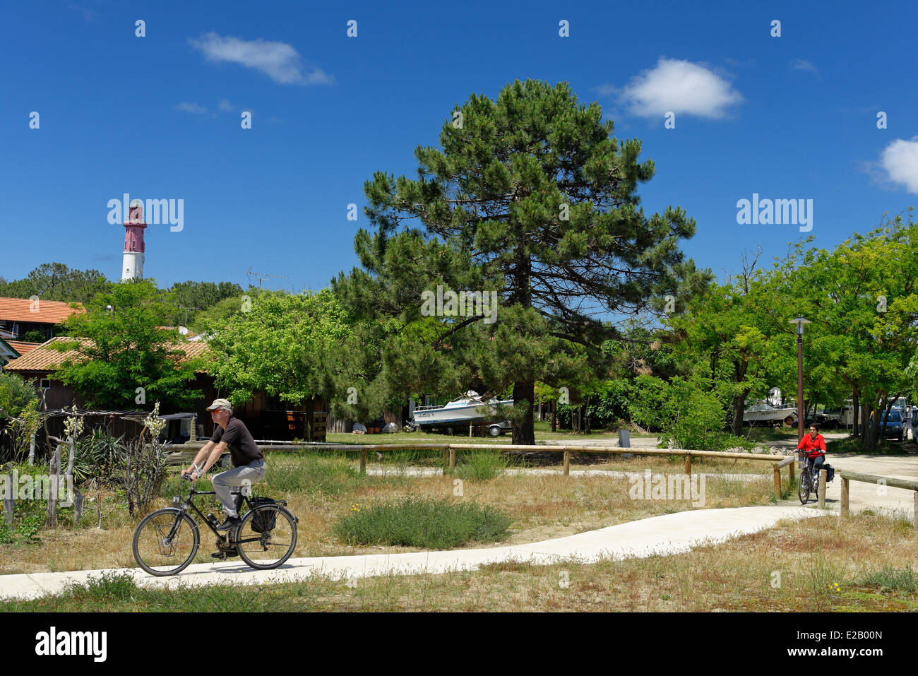 France, Gironde, Arcachon Bay, Cap Ferret, couple cycling on a dirt