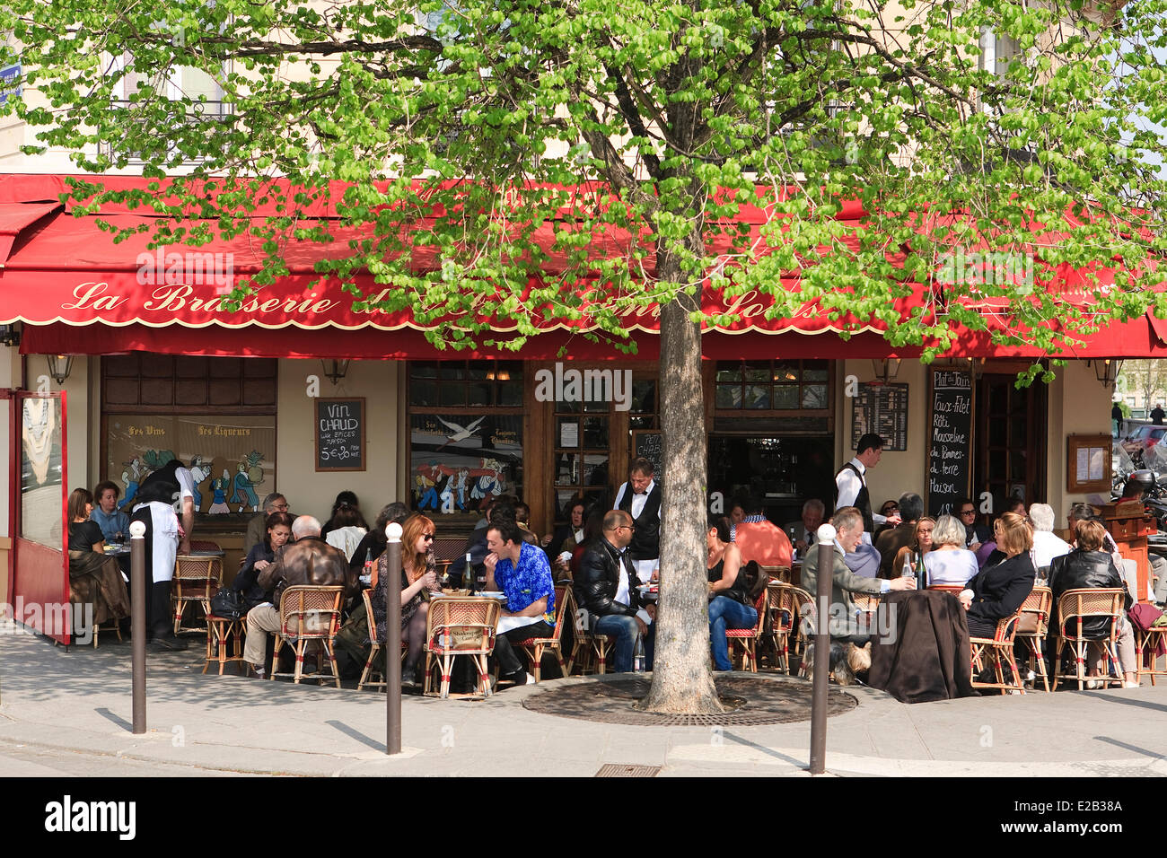 France, Paris, terrace of Brasserie Saint Louis en l'ile locatd Quai de