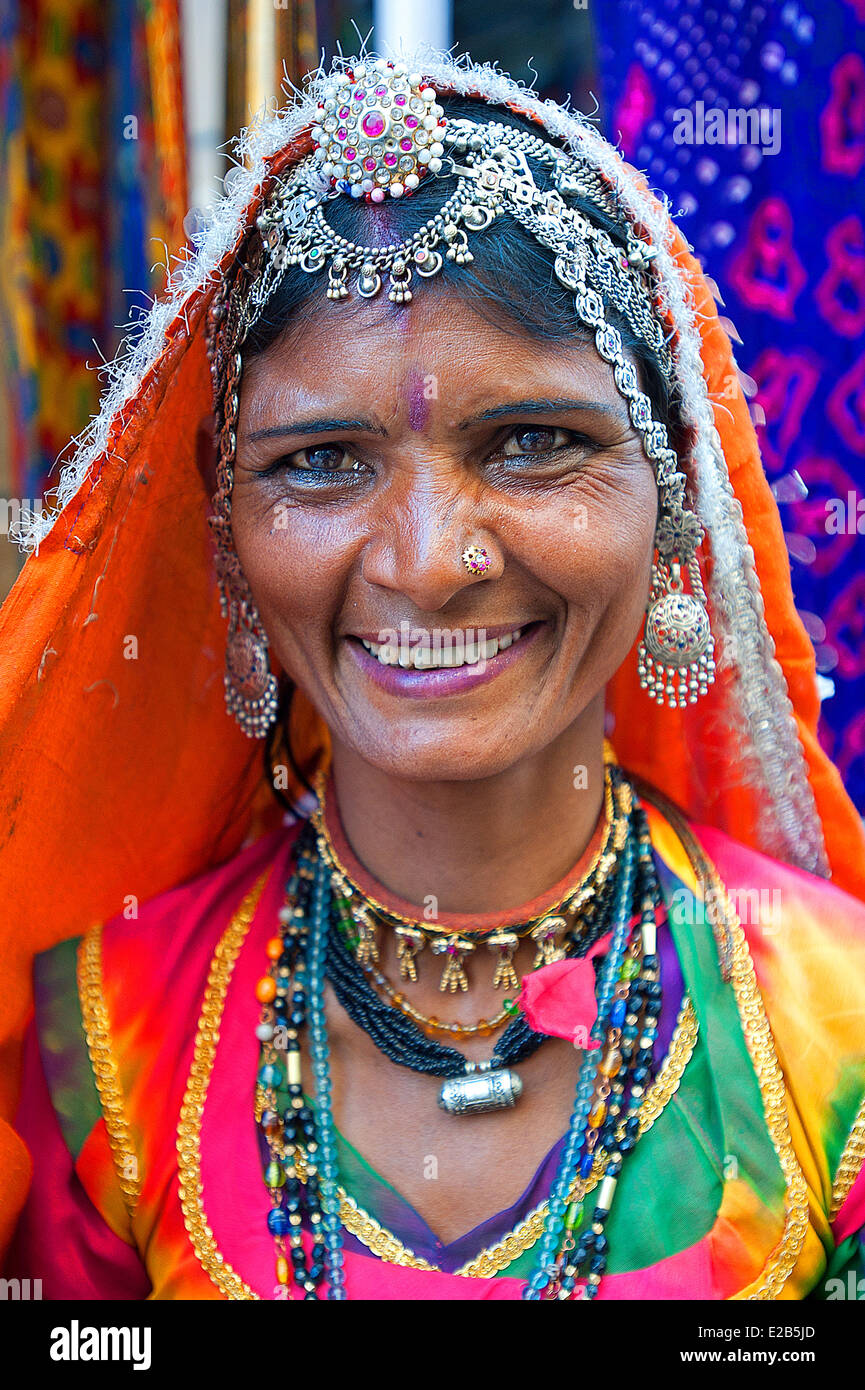 India, Rajasthan, Jaisalmer, woman in sari Stock Photo