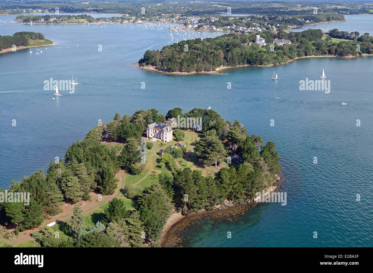 France, Morbihan, Arzon, gulf of Morbihan, Jument island and in the background Berder island (aerial view) Stock Photo