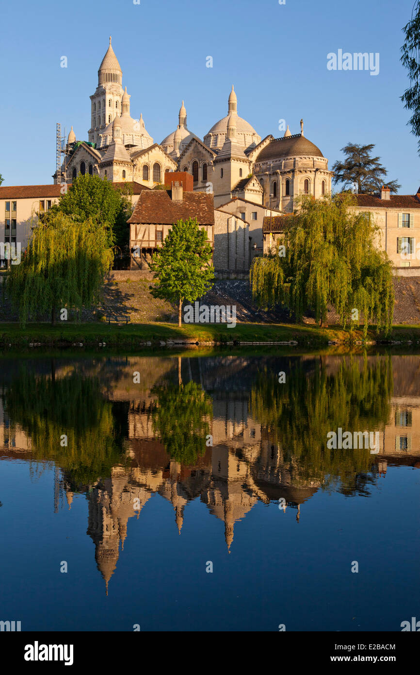 France, Dordogne, Perigord Blanc, Perigueux, Saint Front Byzantine ...