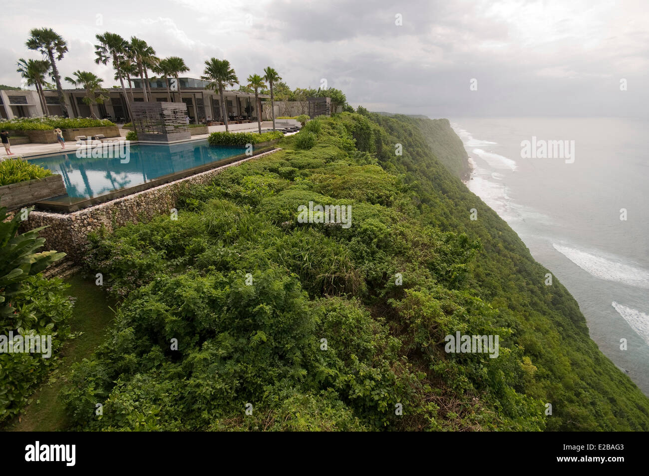 Indonesia, Bali, Bukit Peninsula, Pecatu, Uluwatu Alila Hotel, outdoor pool  overlooking the Indian Ocean Stock Photo - Alamy