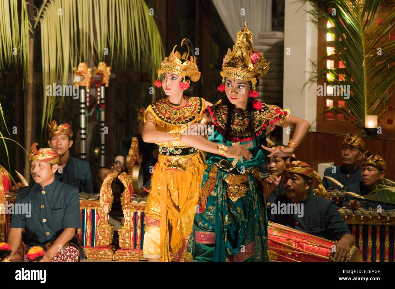Indonesia, Bali, Jimbaran, Orient Express Hotel Jimbaran Puri Bali, legong dance, dancers and musicians Stock Photo
