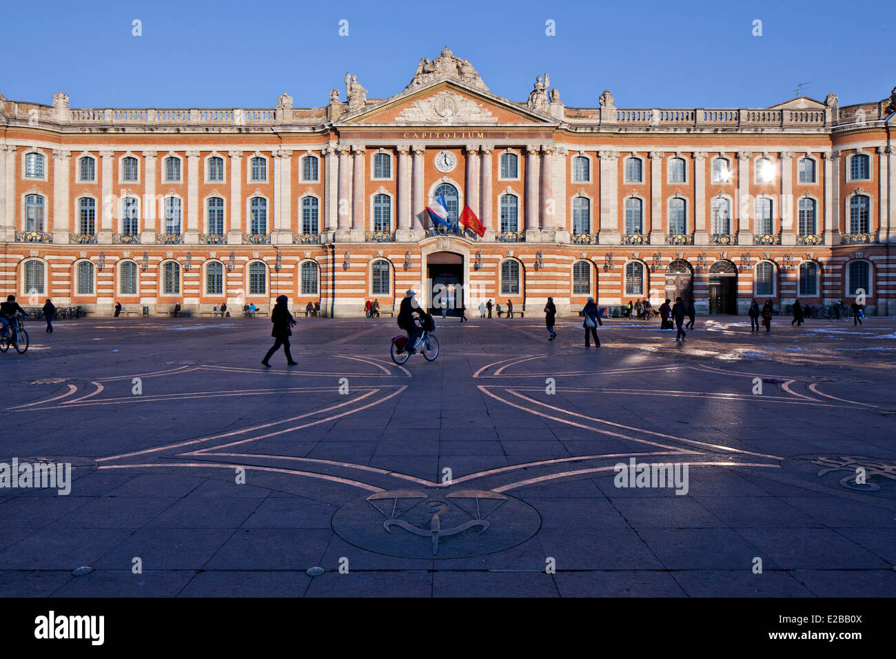 France Haute Garonne Toulouse Capitole Square Town Hall And Occitan Cross Stock Photo Alamy