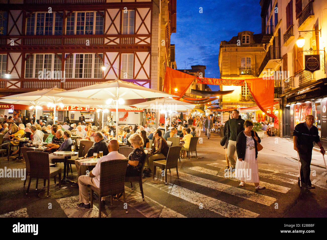 France, Pyrenees Atlantiques, Saint Jean de Luz, Rue de la Republique and  restaurants Stock Photo - Alamy