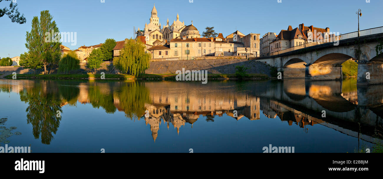 France, Dordogne, Perigord Blanc, Perigueux, Saint Front Byzantine ...