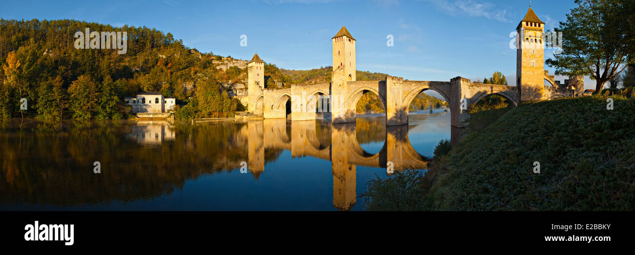 France, Lot, Bas Quercy, Cahors, 14th century Valentre bridge Stock Photo