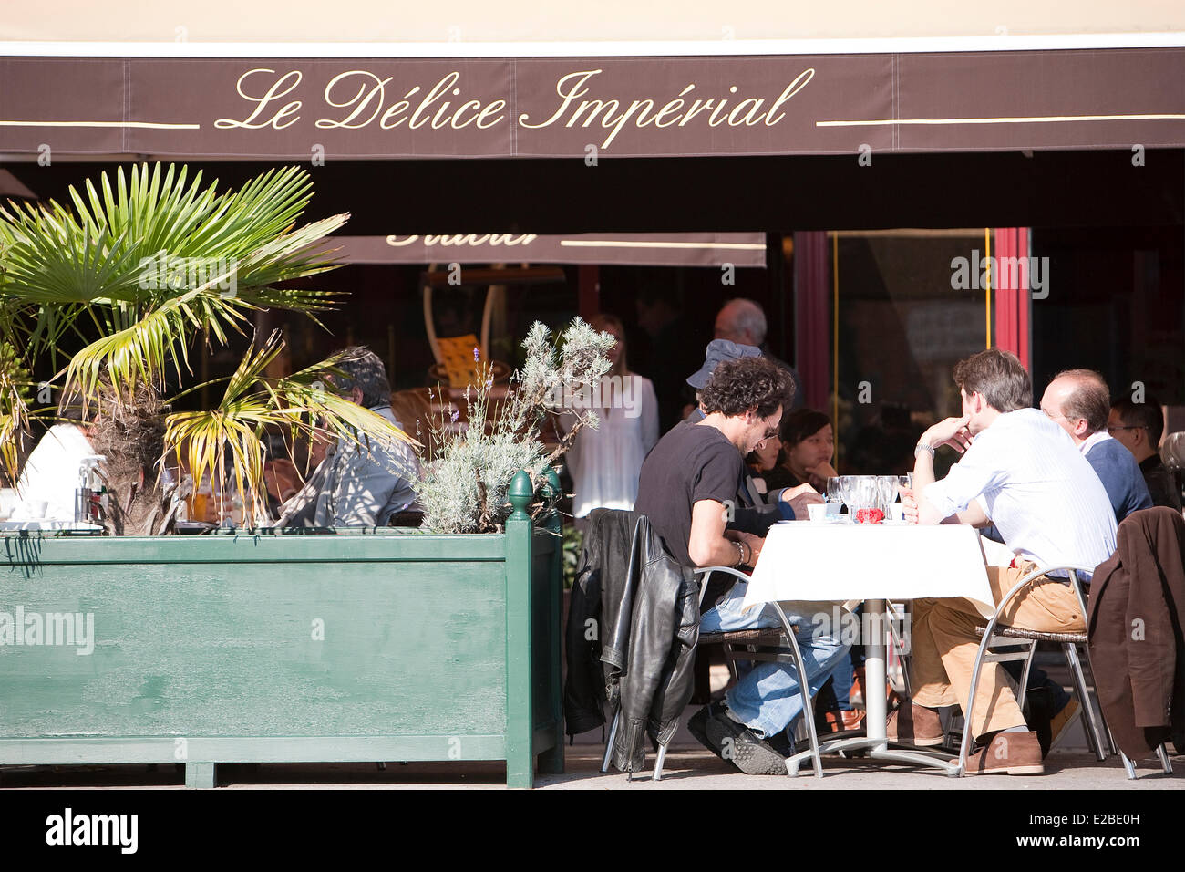 France, Seine et Marne, Fontainebleau, terrace of Le Delice Imperial restaurant located in Rue