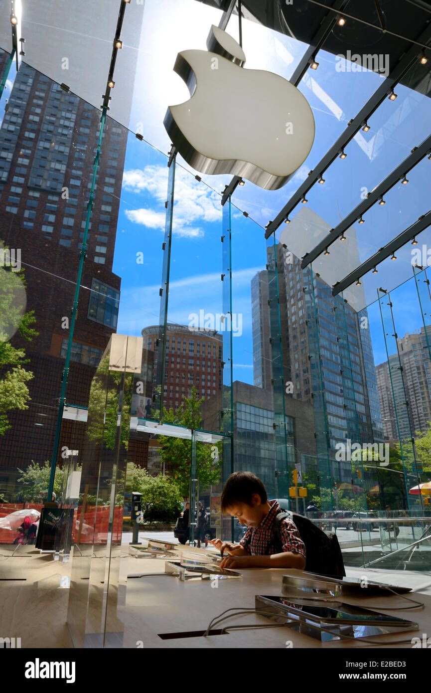 Apple Store Michigan Avenue, Chicago, IL, USA Stock Photo - Alamy