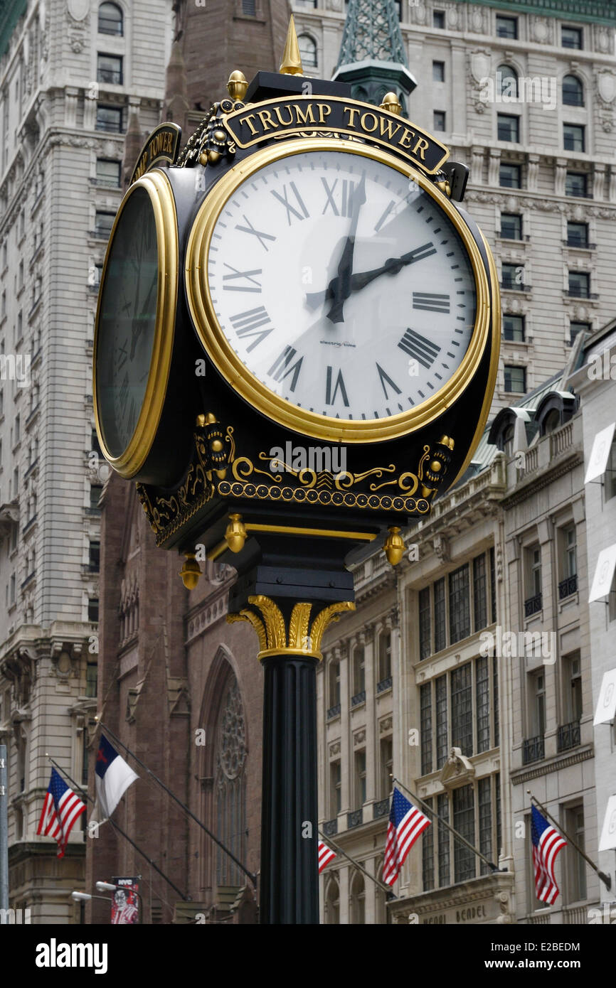 United States, New York City, Manhattan, clock on 5th Avenue Stock Photo Alamy