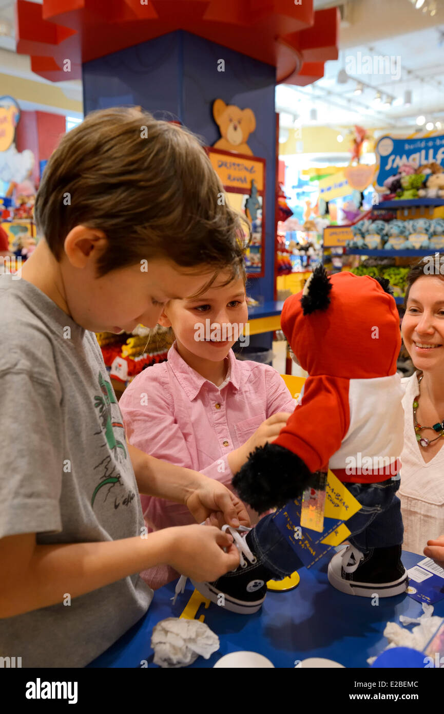 United States, New York City, Manhattan, Midtown, 5th Avenue, Build A Bear, a toy shop and workshop where kids can customize their stuffed friends with birth certificate Stock Photo
