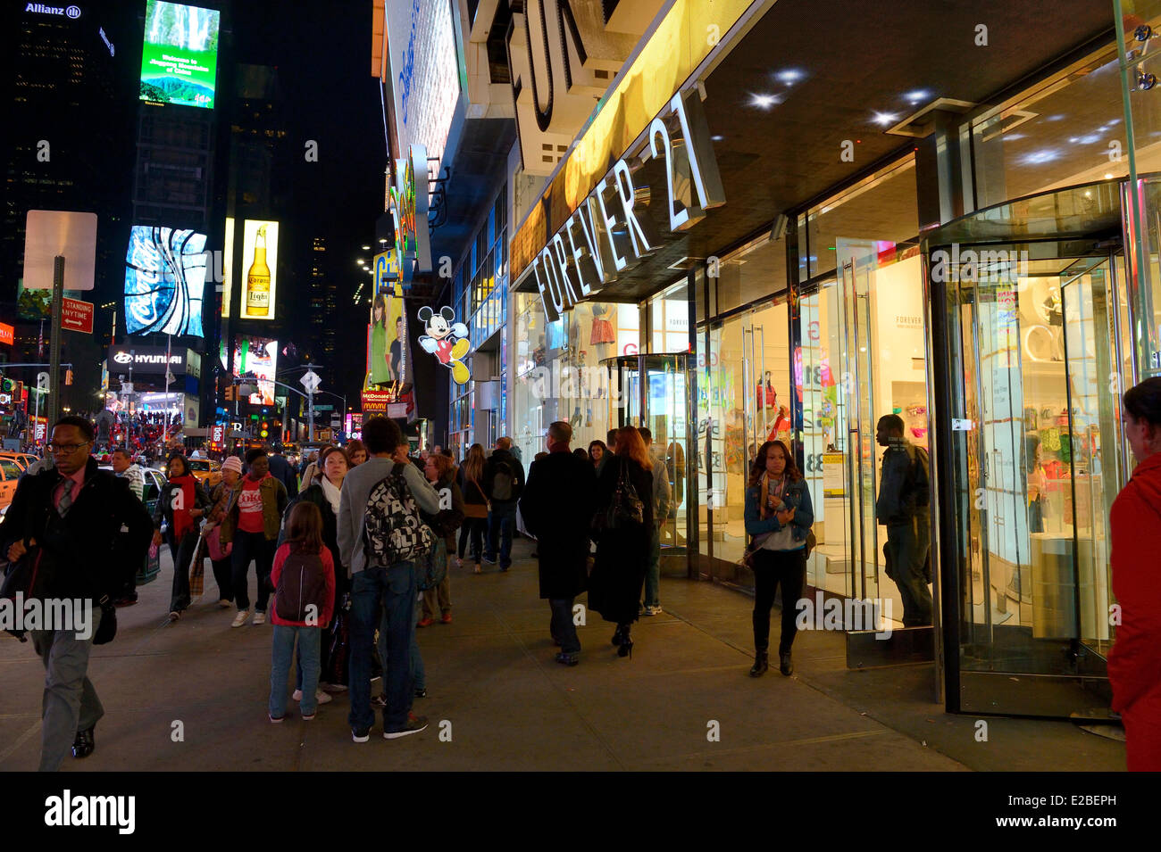 Atmosphere at the Forever 21 new Times Square location at Forever 21  News Photo - Getty Images