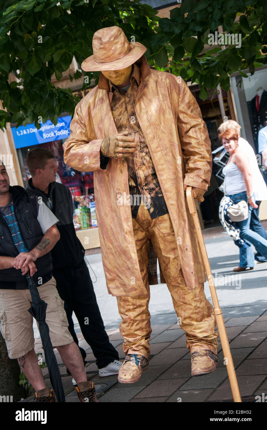A street performer on Buchannan Street in Glasgow, Scotland UK Stock Photo