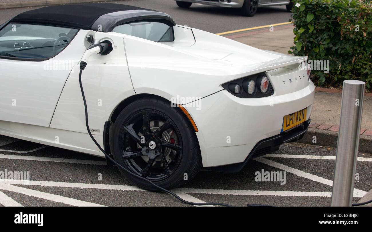 Tesla Roadster electric car supercar on charge at Heston Services Stock Photo ...1300 x 812
