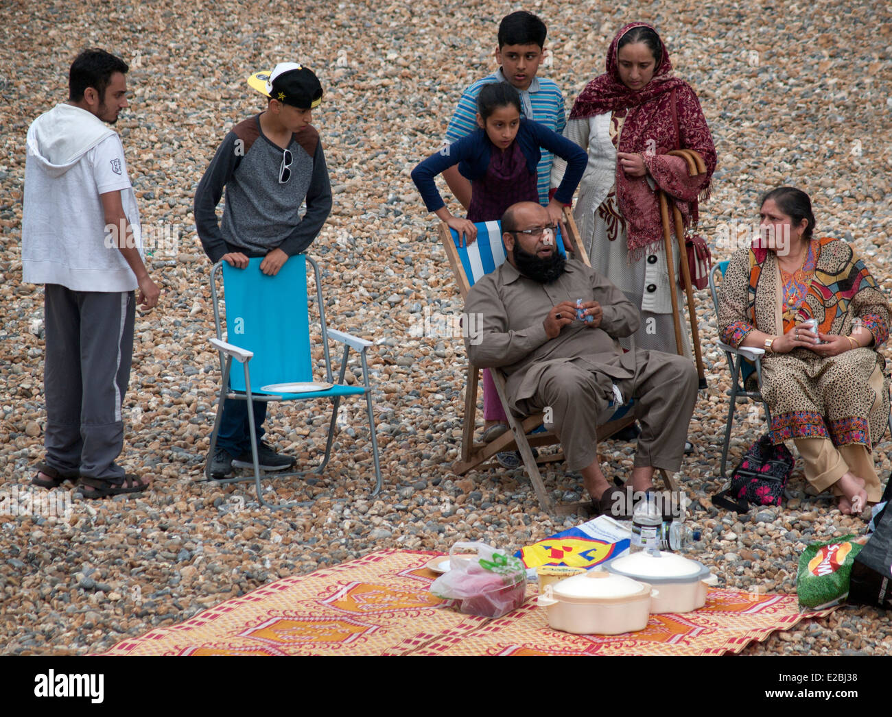 Asian family at the beach hi-res stock photography and images - Alamy