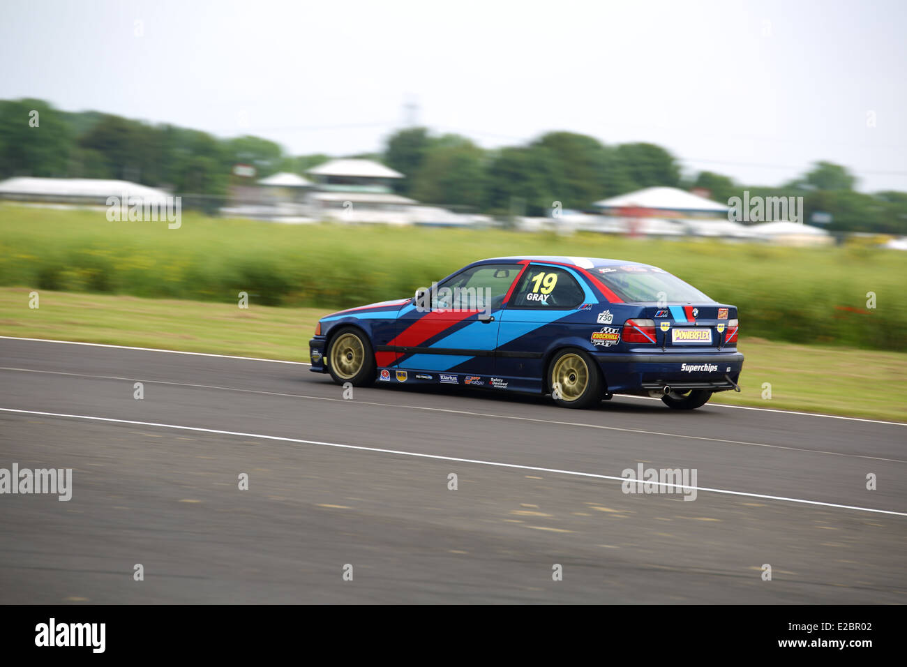 Cars racing at Castle Combe Circuit Stock Photo - Alamy