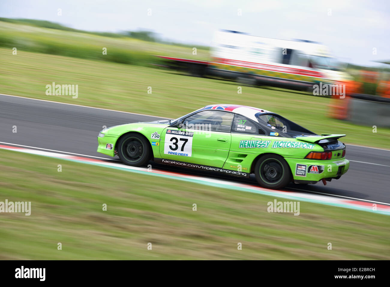 Cars racing at Castle Combe Circuit Stock Photo - Alamy