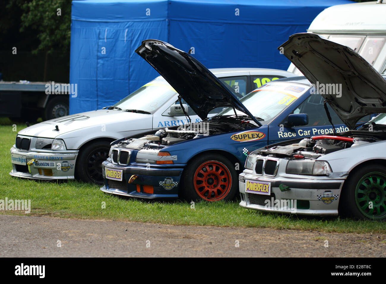 Cars racing at Castle Combe Circuit Stock Photo - Alamy